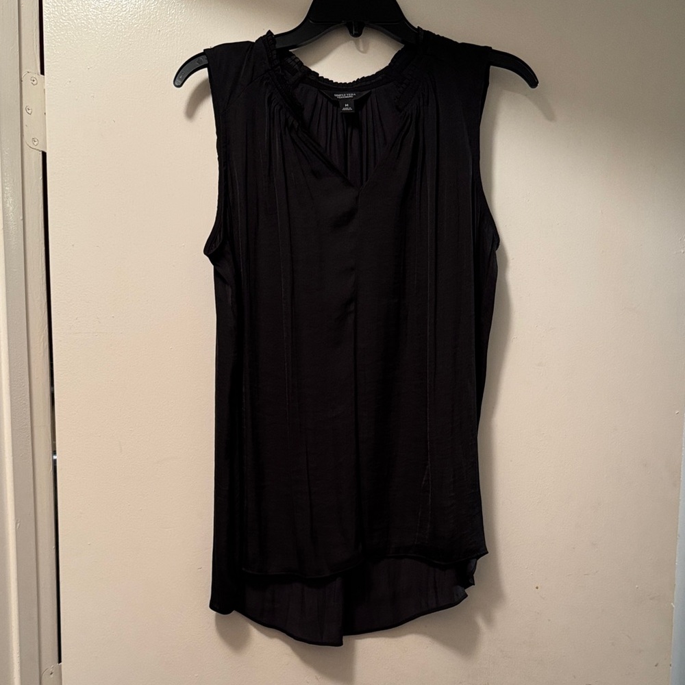 Vera Wang Elegant Black Sleeveless Blouse
